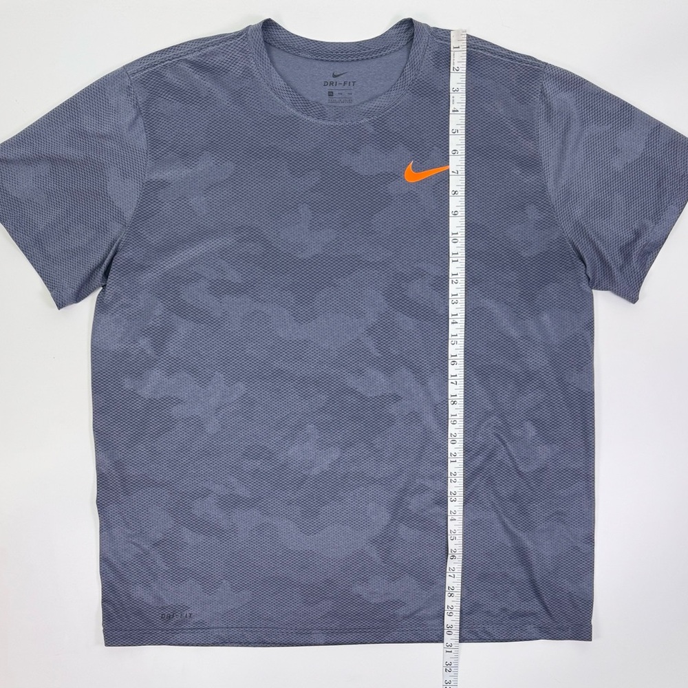 Nike Men's Camouflage Gray and Orange Tee - Picture 5 of 9